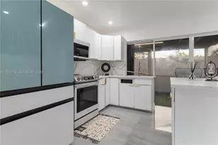 2502 NW 48th St, Tamarac, FL 33309 - Photo 7