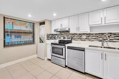 400 Commodore Dr #215, Plantation, FL 33325 - Photo 9