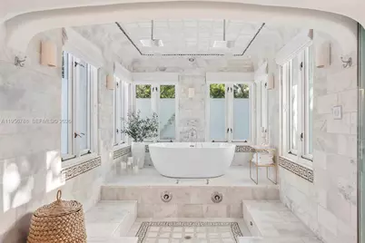 24 S Hibiscus Dr, Miami Beach, FL 33139 - Photo 9