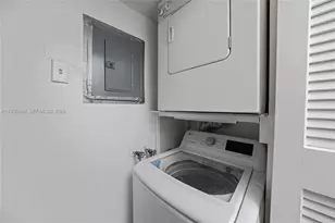 200 Lakeview Dr, Weston, FL 33326 - Photo 15