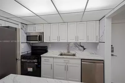 200 Lakeview Dr #101, Weston, FL 33326 - Photo 13