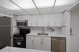 200 Lakeview Dr, Weston, FL 33326 - Photo 13