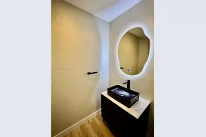 300 S Biscayne Blvd #L-1210, Miami, FL 33131 - Photo 9