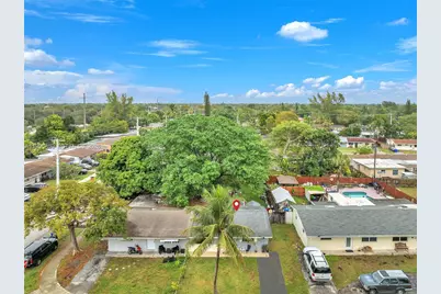 7021 SW 19th Pl, North Lauderdale, FL 33068 - Photo 5