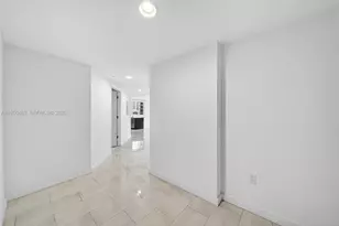 500 Brickell Ave, Miami, FL 33131 - Photo 11