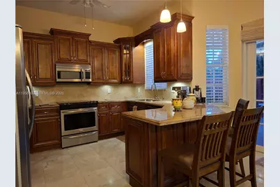 10564 NW 57th St, Doral, FL 33178 - Photo 5