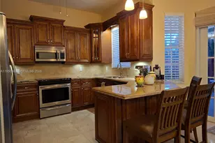 10564 NW 57th St, Doral, FL 33178 - Photo 5