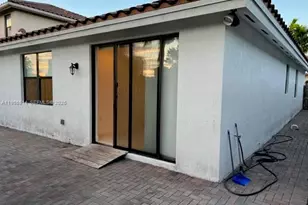 9952 NW 10th St, Miami, FL 33172 - Photo 13