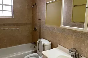 4250 W 11th Ln, Hialeah, FL 33012 - Photo 25