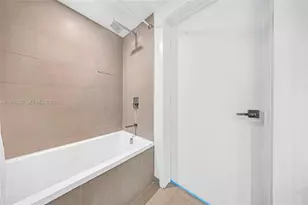 1080 Brickell Ave, Miami, FL 33131 - Photo 15