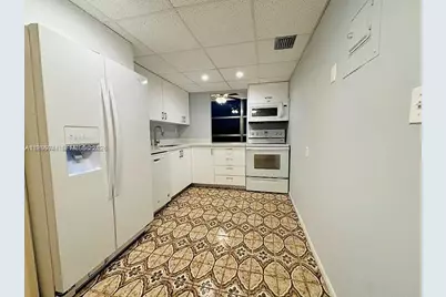 2001 Atlantic Shores Blvd #409, Hallandale Beach, FL 33009 - Photo 5