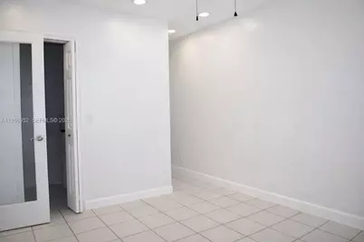 1100 NE 9th Ave #303, Fort Lauderdale, FL 33304 - Photo 7