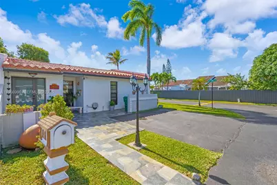 9466 SW 6th Ln, Miami, FL 33174 - Photo 3