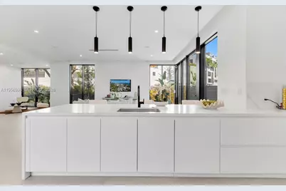 3200 Thomas Ave, Miami, FL 33133 - Photo 11