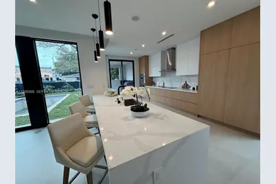 3200 Thomas Ave, Miami, FL 33133 - Photo 9