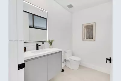3200 Thomas Ave, Miami, FL 33133 - Photo 17