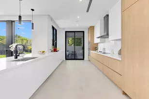 3200 Thomas Ave, Miami, FL 33133 - Photo 9