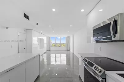 4101 Pine Tree Dr #828, Miami Beach, FL 33140 - Photo 3