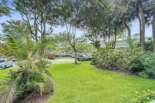 3731 N Country Club Dr, Aventura, FL 33180 - Photo 3