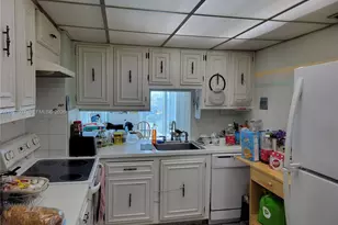 2655 Collins Ave, Miami Beach, FL 33140 - Photo 11