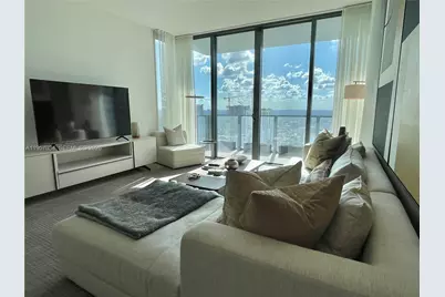 88 SW 7th St #2404, Miami, FL 33131 - Photo 9