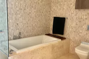 88 SW 7th St, Miami, FL 33131 - Photo 7