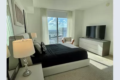 88 SW 7th St #2404, Miami, FL 33131 - Photo 11