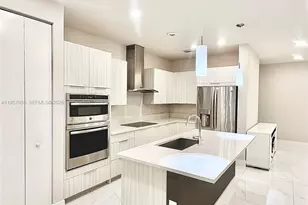 10420 NW 67th St, Doral, FL 33178 - Photo 9