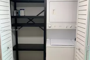 31 SE 5th St, Miami, FL 33131 - Photo 21