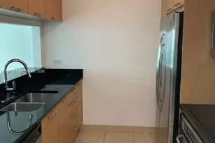 31 SE 5th St, Miami, FL 33131 - Photo 9