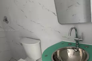 18840 NW 57th Ave, Hialeah, FL 33015 - Photo 11