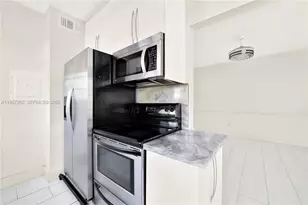 610 8th St, Miami Beach, FL 33139 - Photo 13