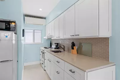 4228 N Ocean Dr #11, Lauderdale by the Sea, FL 33308 - Photo 5