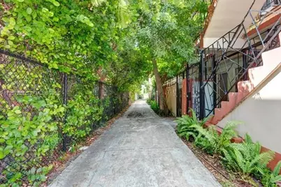 542 NW 8th St #13, Miami, FL 33136 - Photo 9