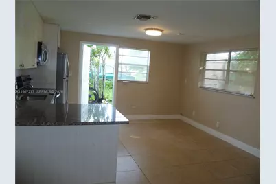 127 NW 13th Ave #rear, Dania Beach, FL 33004 - Photo 5