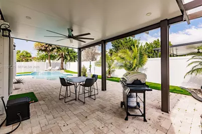 17063 SW 91st St, Miami, FL 33196 - Photo 3