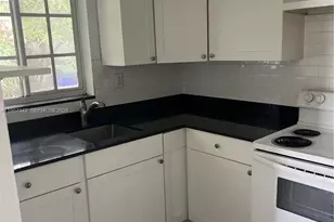 2535 NW 9th St, Miami, FL 33125 - Photo 3