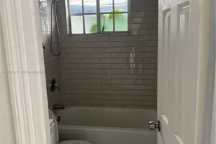 2535 NW 9th St, Miami, FL 33125 - Photo 7