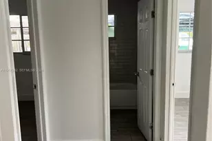 2535 NW 9th St, Miami, FL 33125 - Photo 5