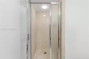 520 W Brickell Key Dr, Miami, FL 33131 - Photo 33