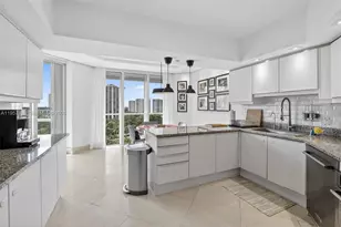 7000 Island Blvd, Aventura, FL 33160 - Photo 13