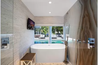 7910 Hawthorne Ave, Miami Beach, FL 33141 - Photo 21