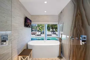 7910 Hawthorne Ave, Miami Beach, FL 33141 - Photo 21