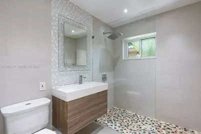 7910 Hawthorne Ave, Miami Beach, FL 33141 - Photo 13