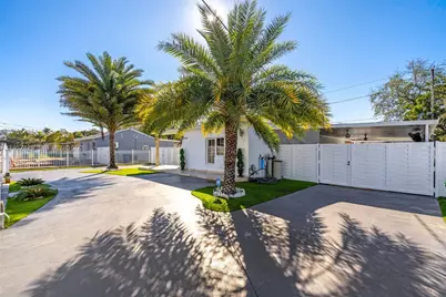 2464 NW 104th St, Miami, FL 33147 - Photo 3