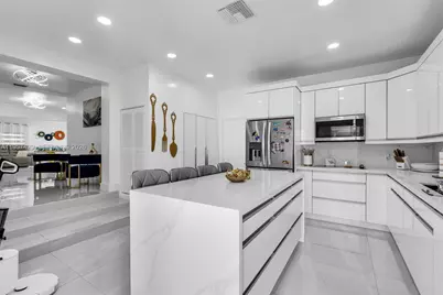 2464 NW 104th St, Miami, FL 33147 - Photo 11