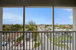 330 SE 2nd St, Hallandale Beach, FL 33009 - Photo 31