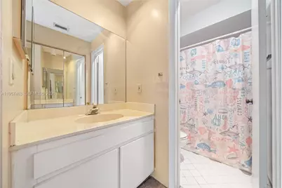 6442 NW 170th Ter, Hialeah, FL 33015 - Photo 13