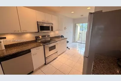 1091 SW 110th Ter, Davie, FL 33324 - Photo 9