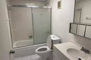 10000 NW 80th Ct, Hialeah Gardens, FL 33016 - Photo 15